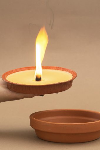 ⁦נר לפיד ציטרונלה בכלי חרס⁩ – תמונה ⁦3⁩